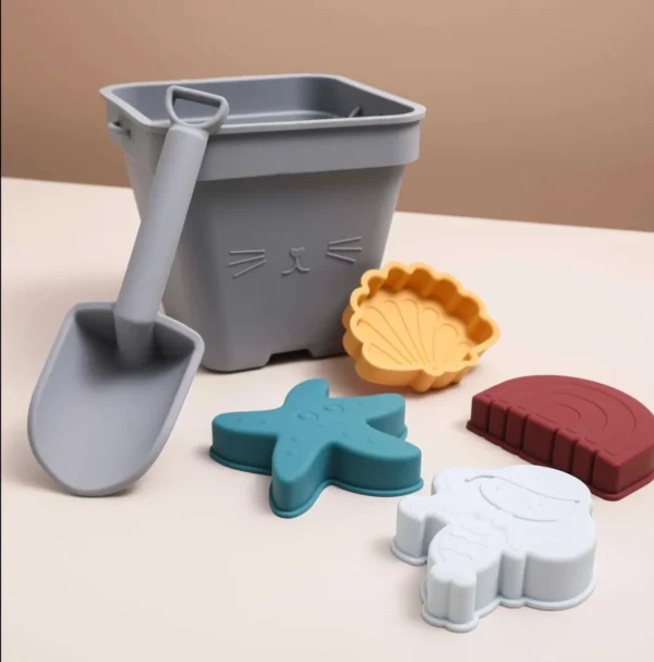 A table with sand toys and buckets on it